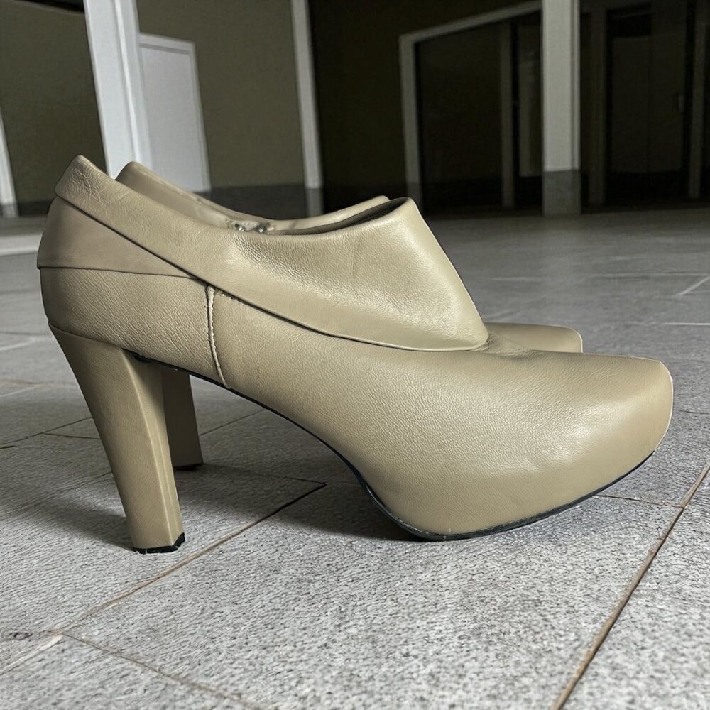 Me Too Beige Leather Platform Ankle Boots